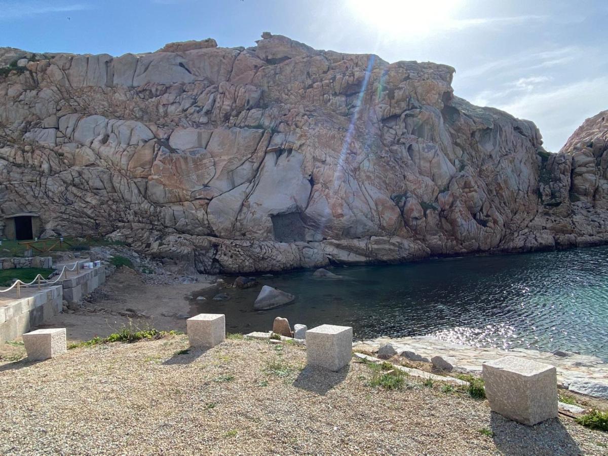 Appartamento Il Caracolo A Cala Francese La Maddalena  Eksteriør billede