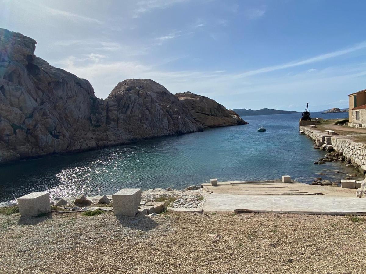 Appartamento Il Caracolo A Cala Francese La Maddalena  Eksteriør billede