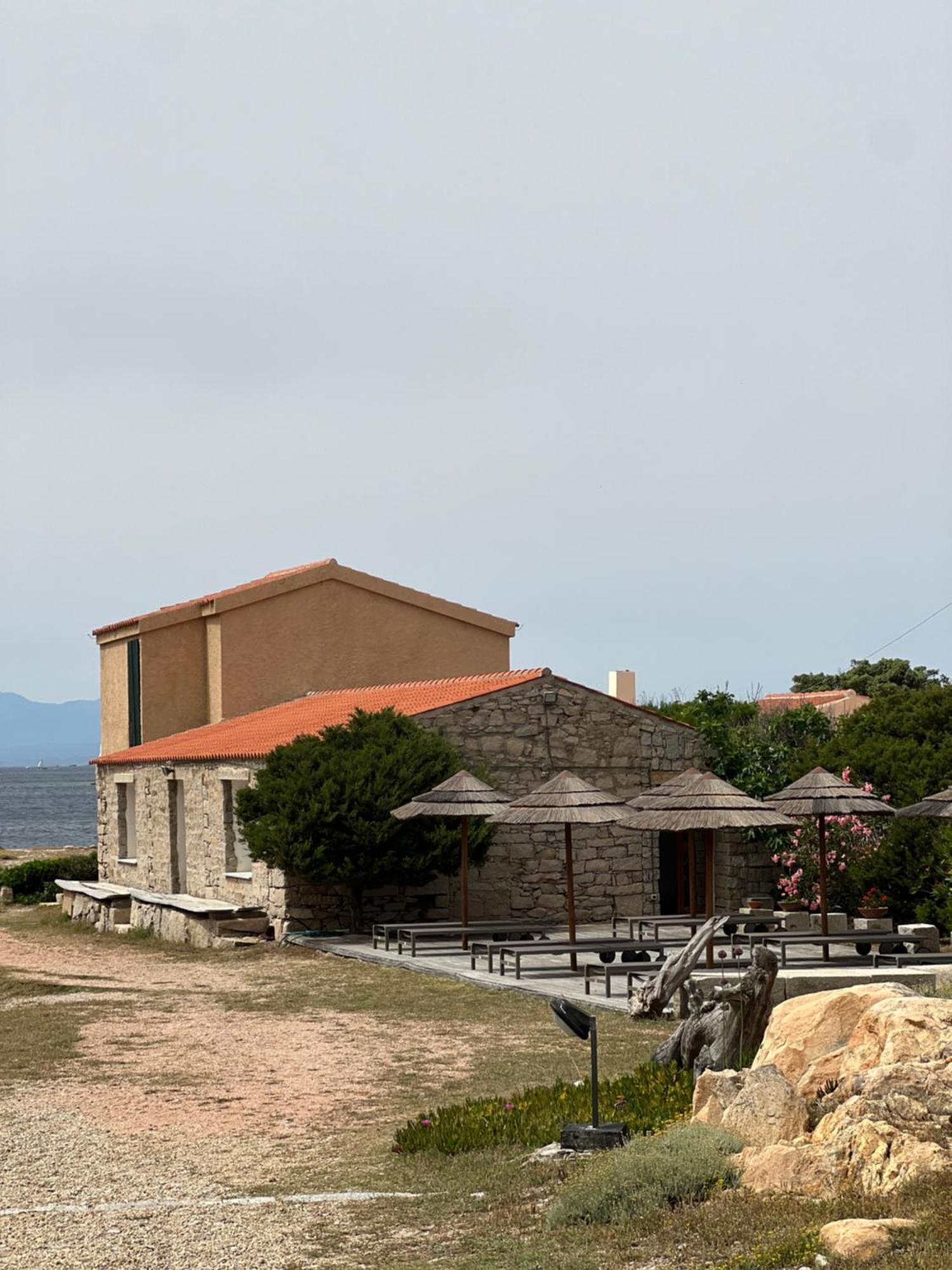 Appartamento Il Caracolo A Cala Francese La Maddalena  Eksteriør billede